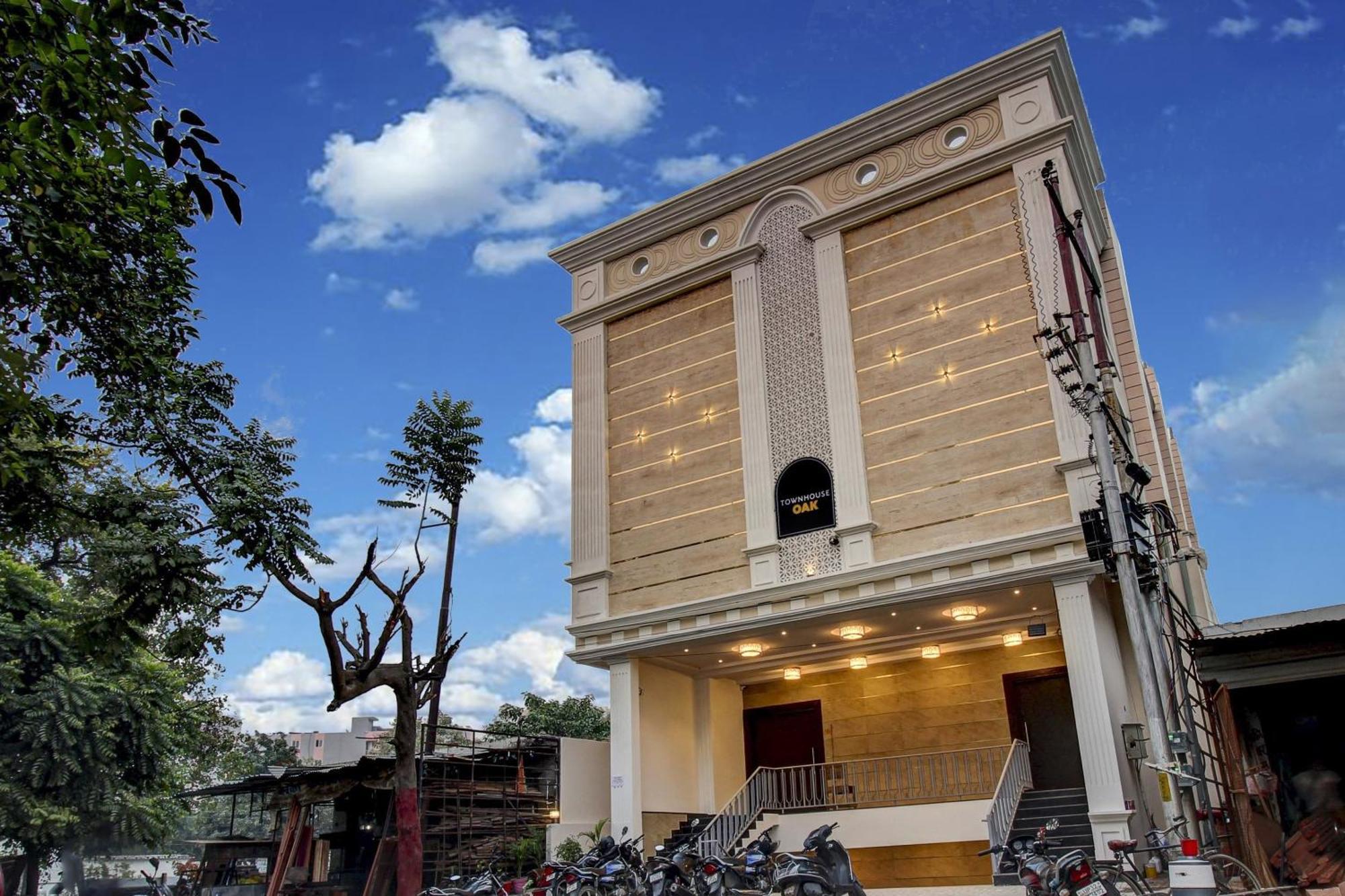 Super Townhouse Oak Aurelia Grand Hotel Lucknow Ngoại thất bức ảnh