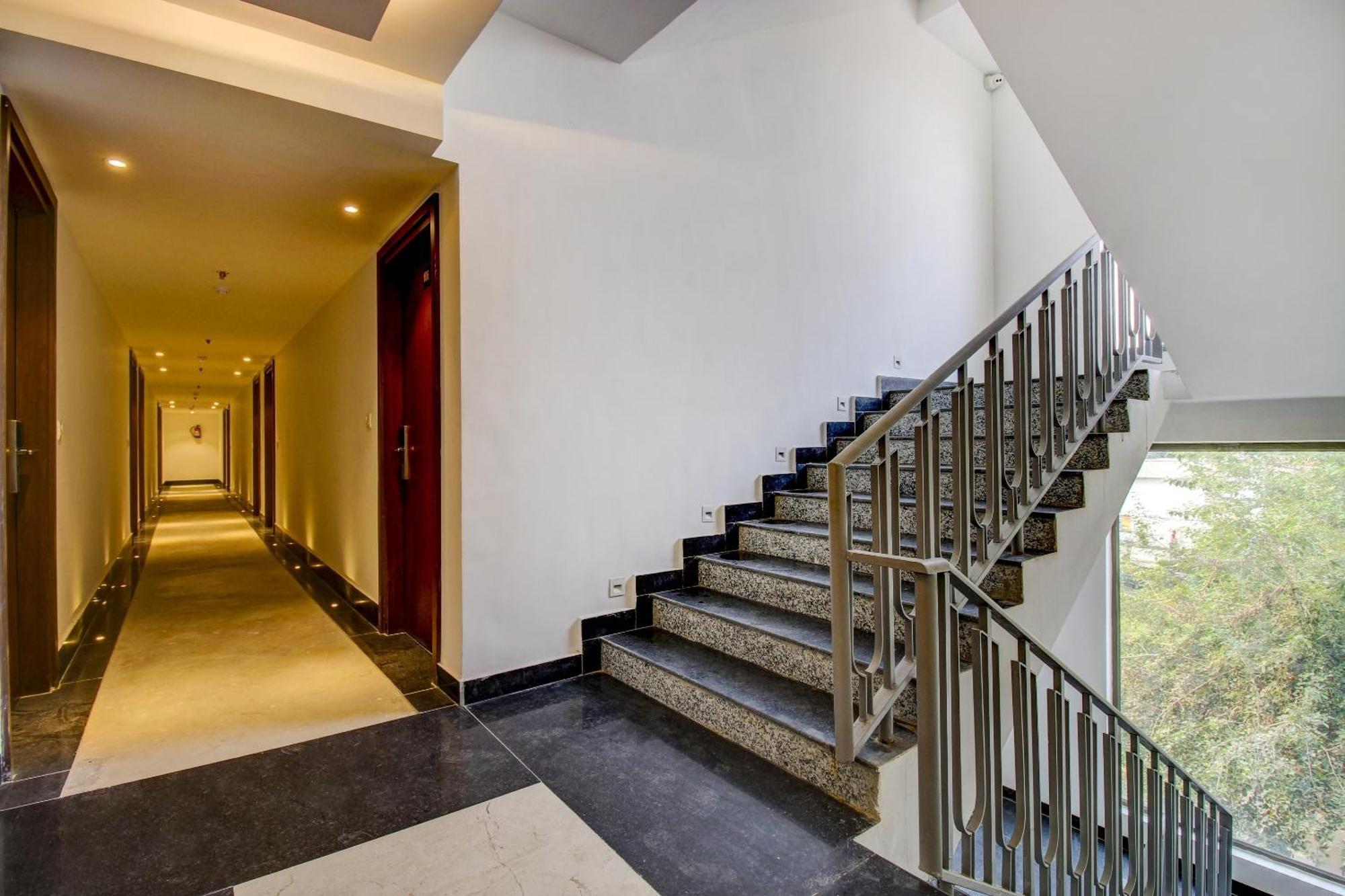 Super Townhouse Oak Aurelia Grand Hotel Lucknow Ngoại thất bức ảnh
