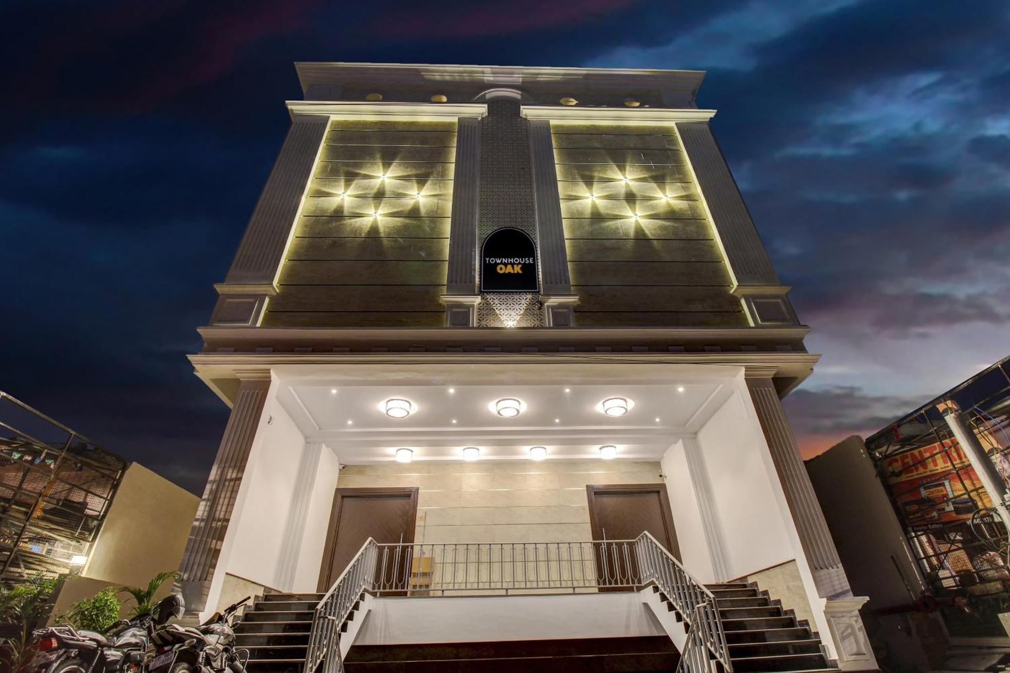 Super Townhouse Oak Aurelia Grand Hotel Lucknow Ngoại thất bức ảnh