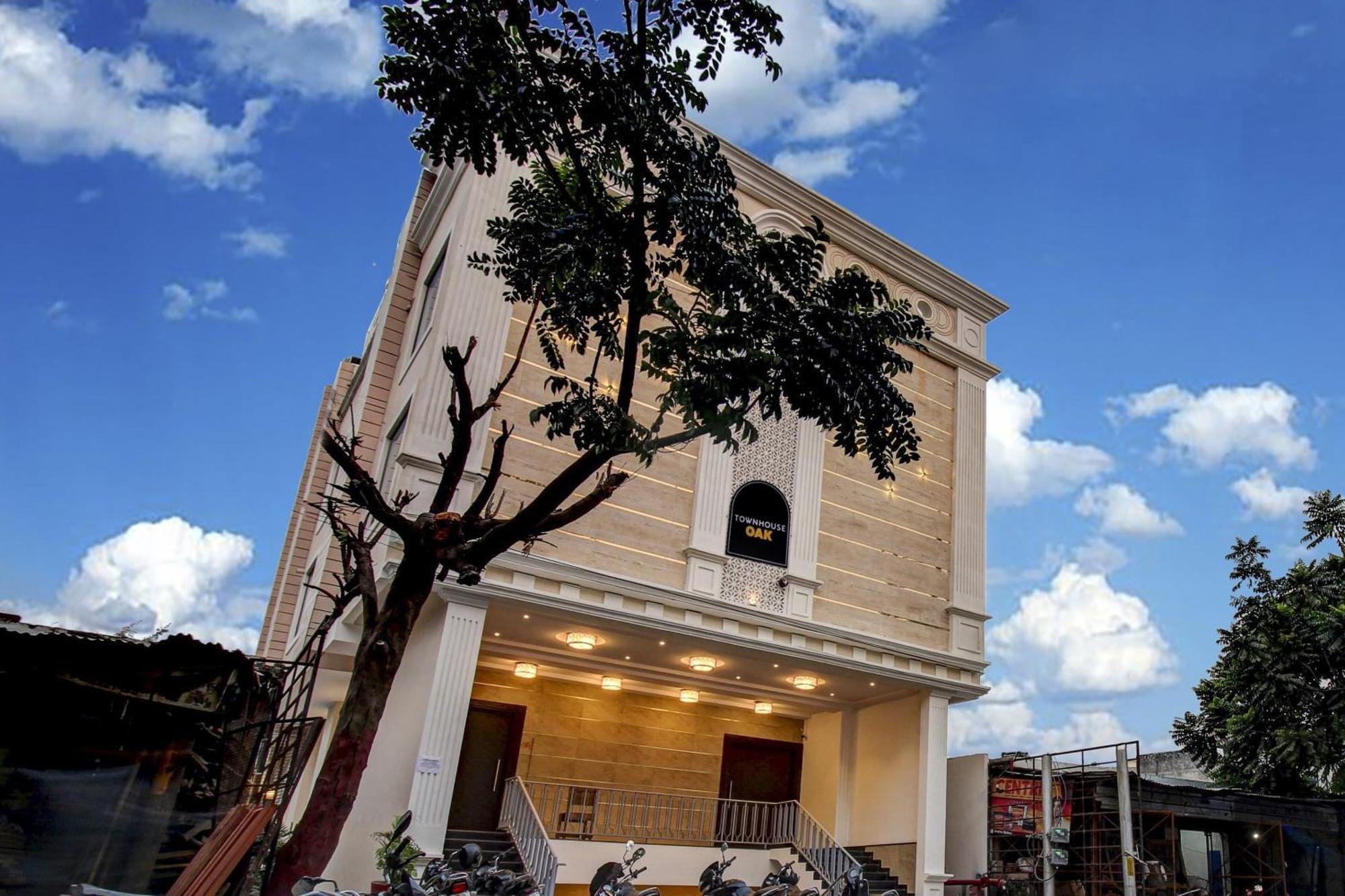 Super Townhouse Oak Aurelia Grand Hotel Lucknow Ngoại thất bức ảnh