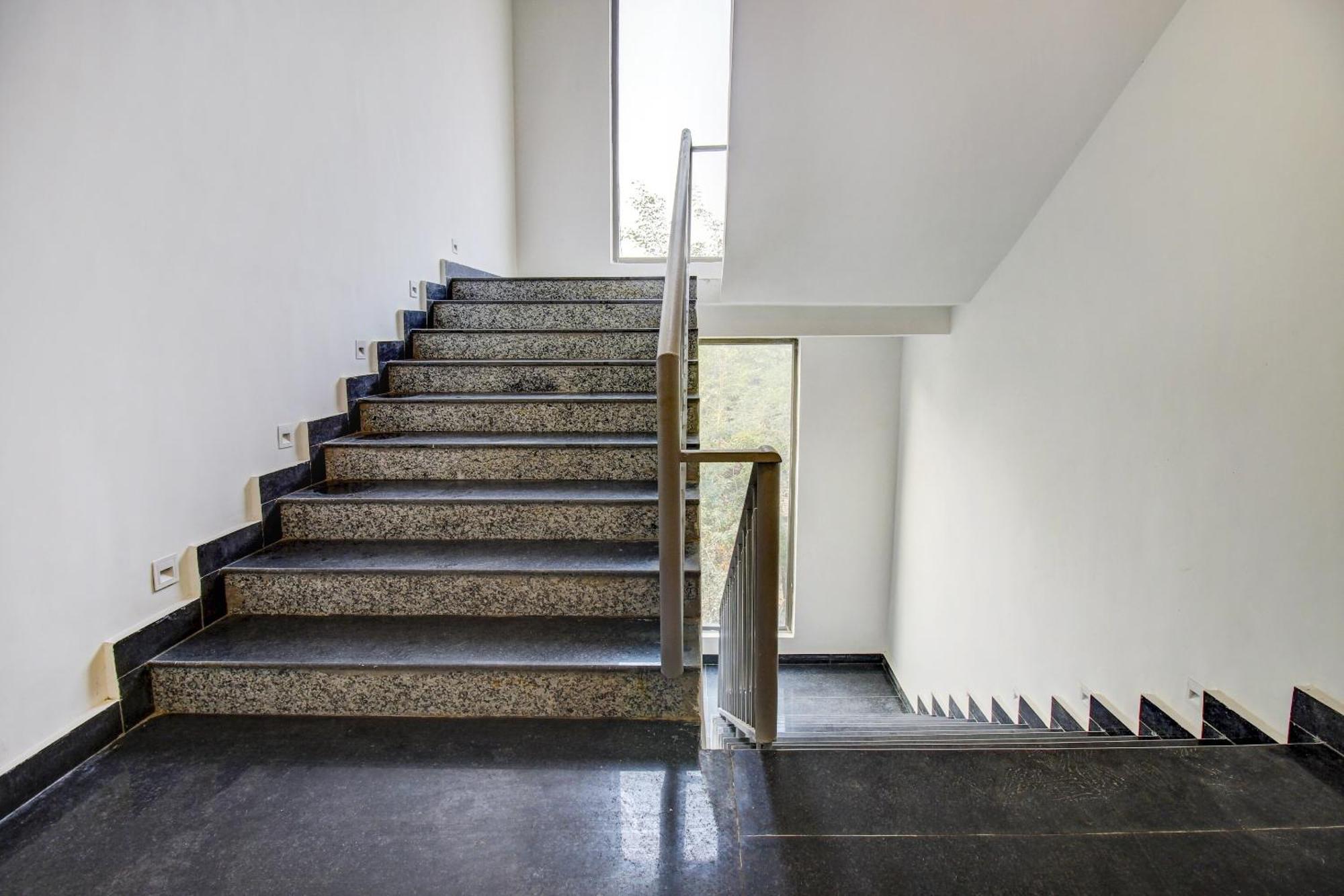 Super Townhouse Oak Aurelia Grand Hotel Lucknow Ngoại thất bức ảnh