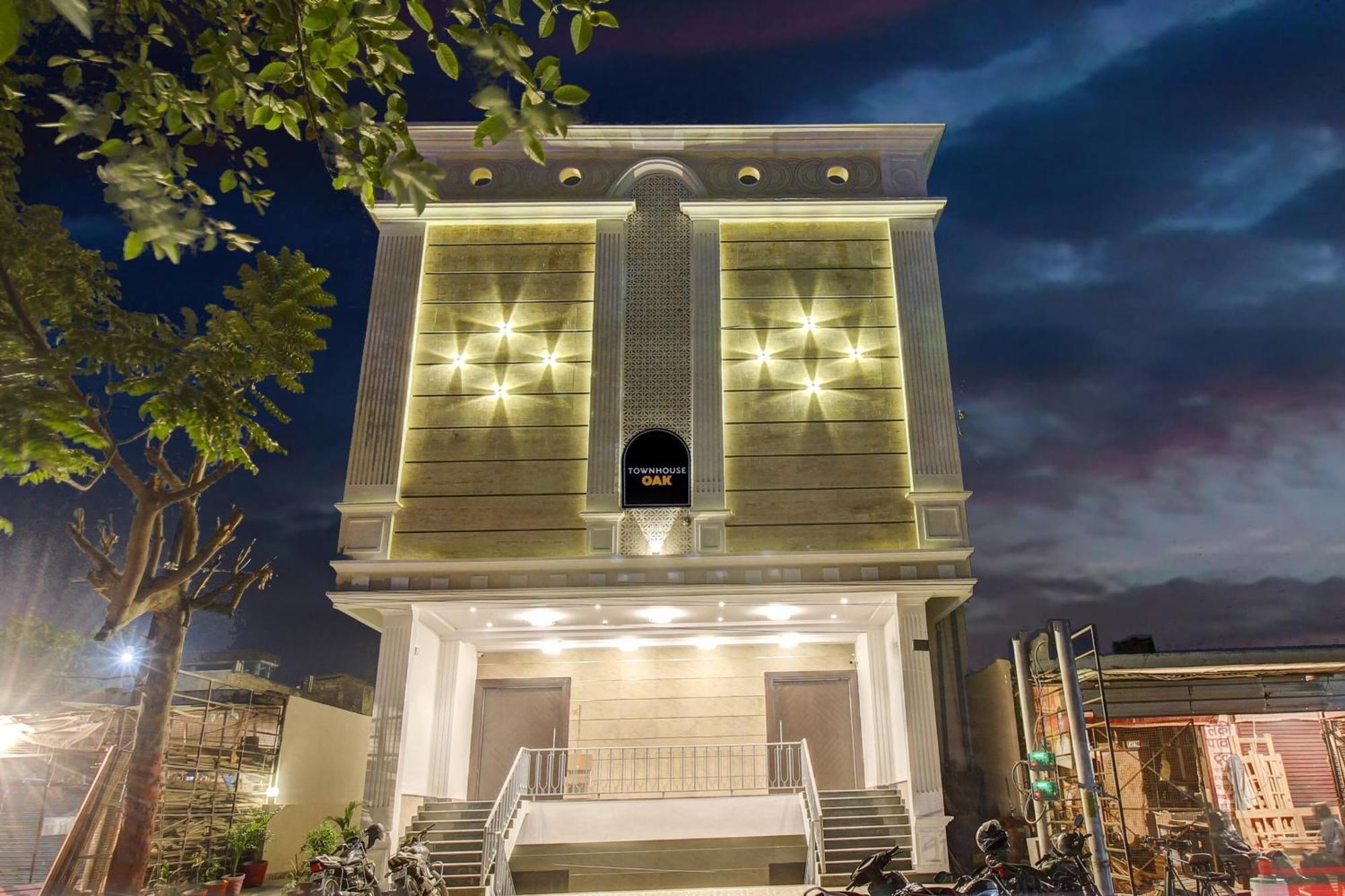 Super Townhouse Oak Aurelia Grand Hotel Lucknow Ngoại thất bức ảnh